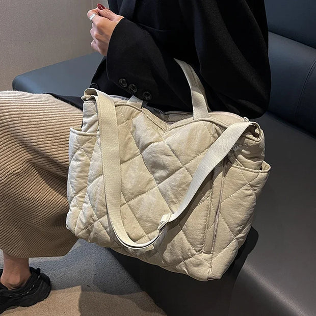 Amazing Large Capacity Diaper Bag Zipper Keeps Essentials